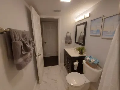 Privat bathroom with shower/bath