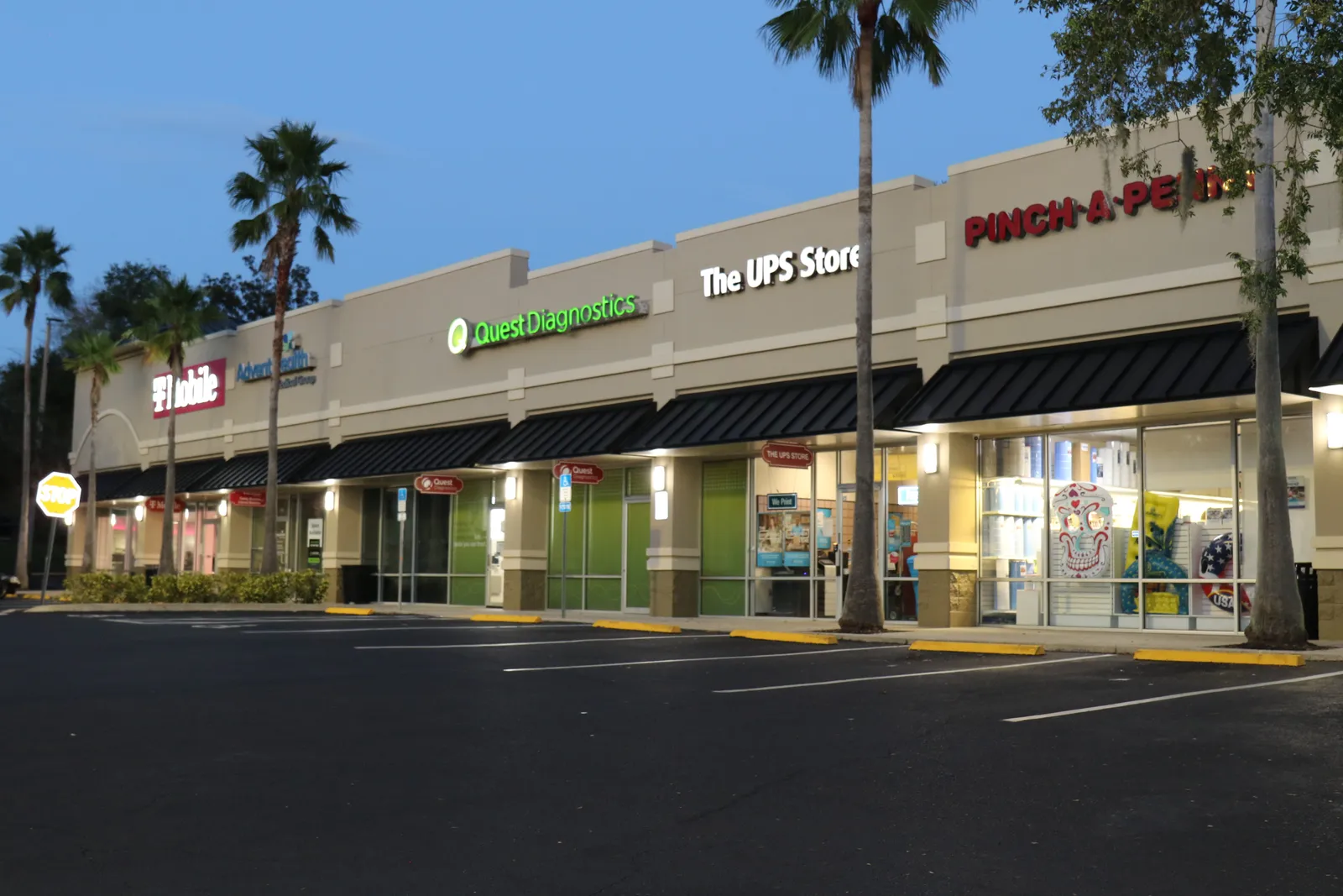 Shopping close to home. Publix Food Store, Dollar Store, Wine Store and Restaurants 2