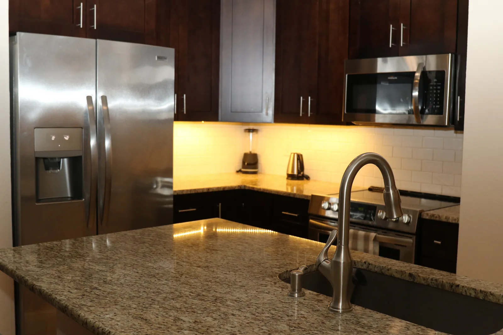 Excellent kitchen appl/tools 1